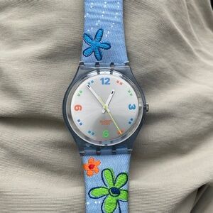 Swatch Hazy Daisy 2004 Quartz Watch